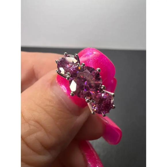 Pink moissanite trilogy ring in platinum over sterling silver size 7 - Picture 2 of 12